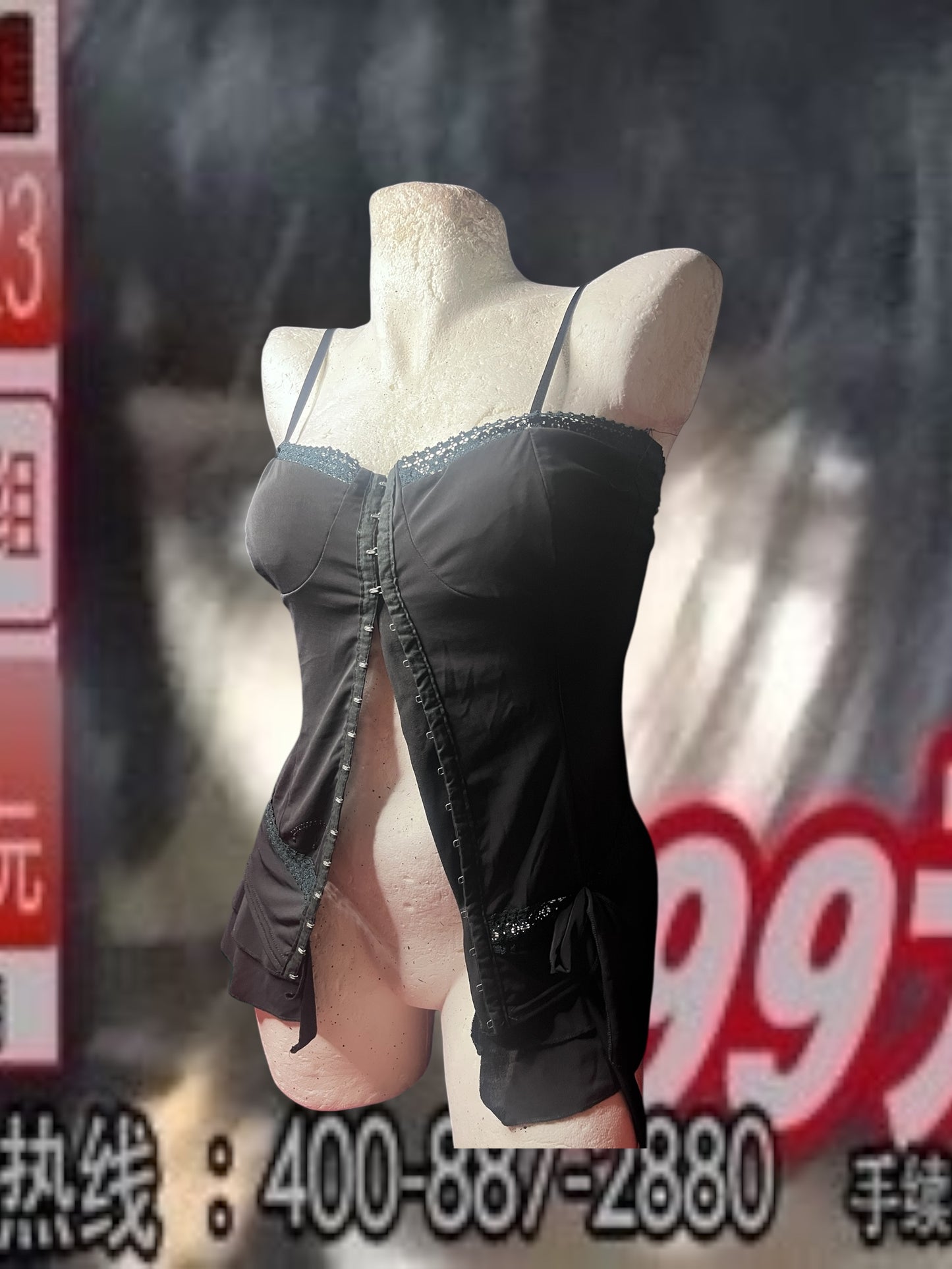 She Breaks Hearts Gently
#10626