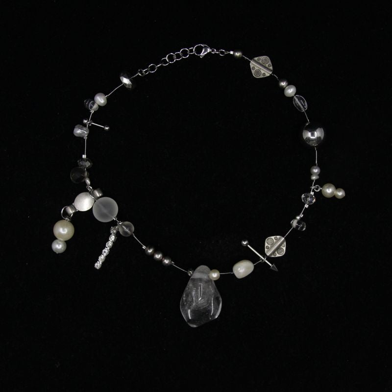 Invisible wire necklase by Mealz