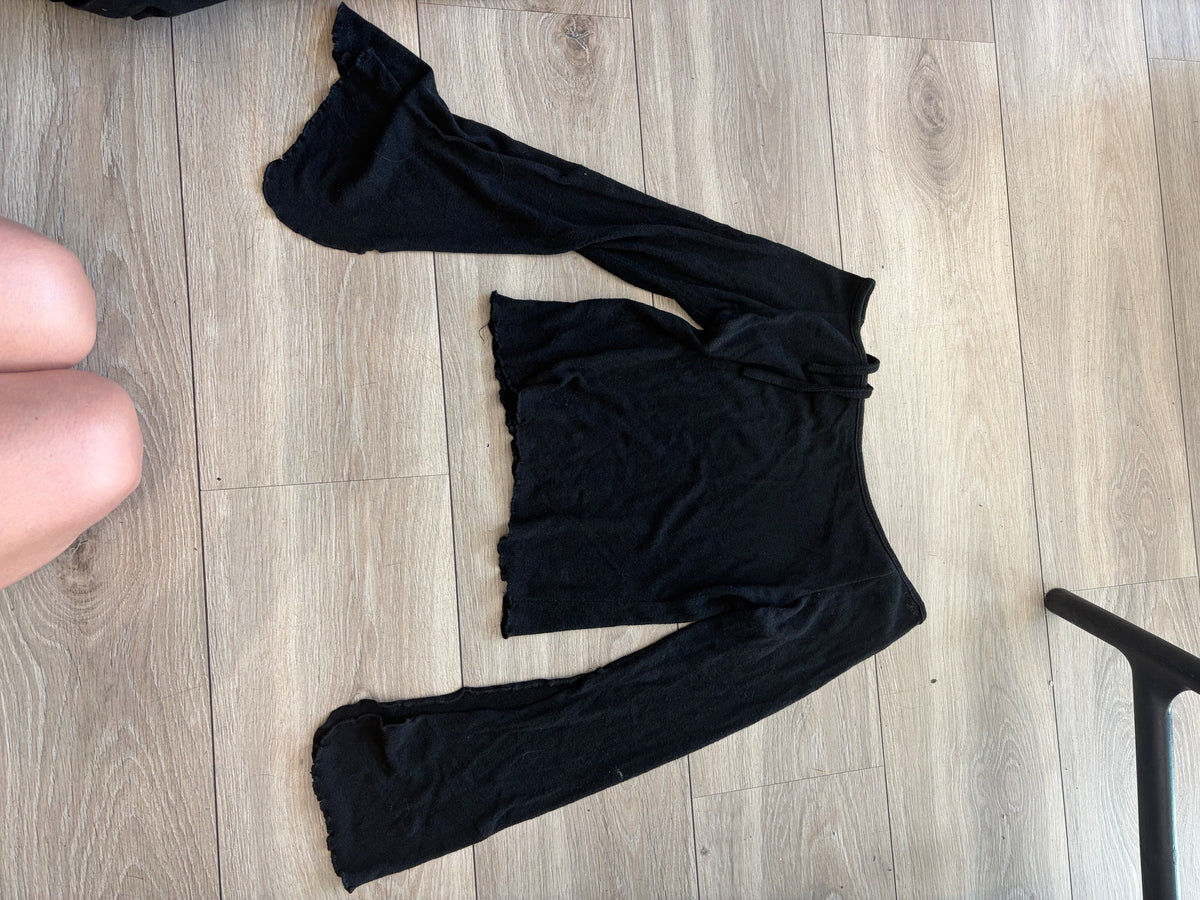 2000s Black Off-Shoulder Flared-Sleeve Top #13258