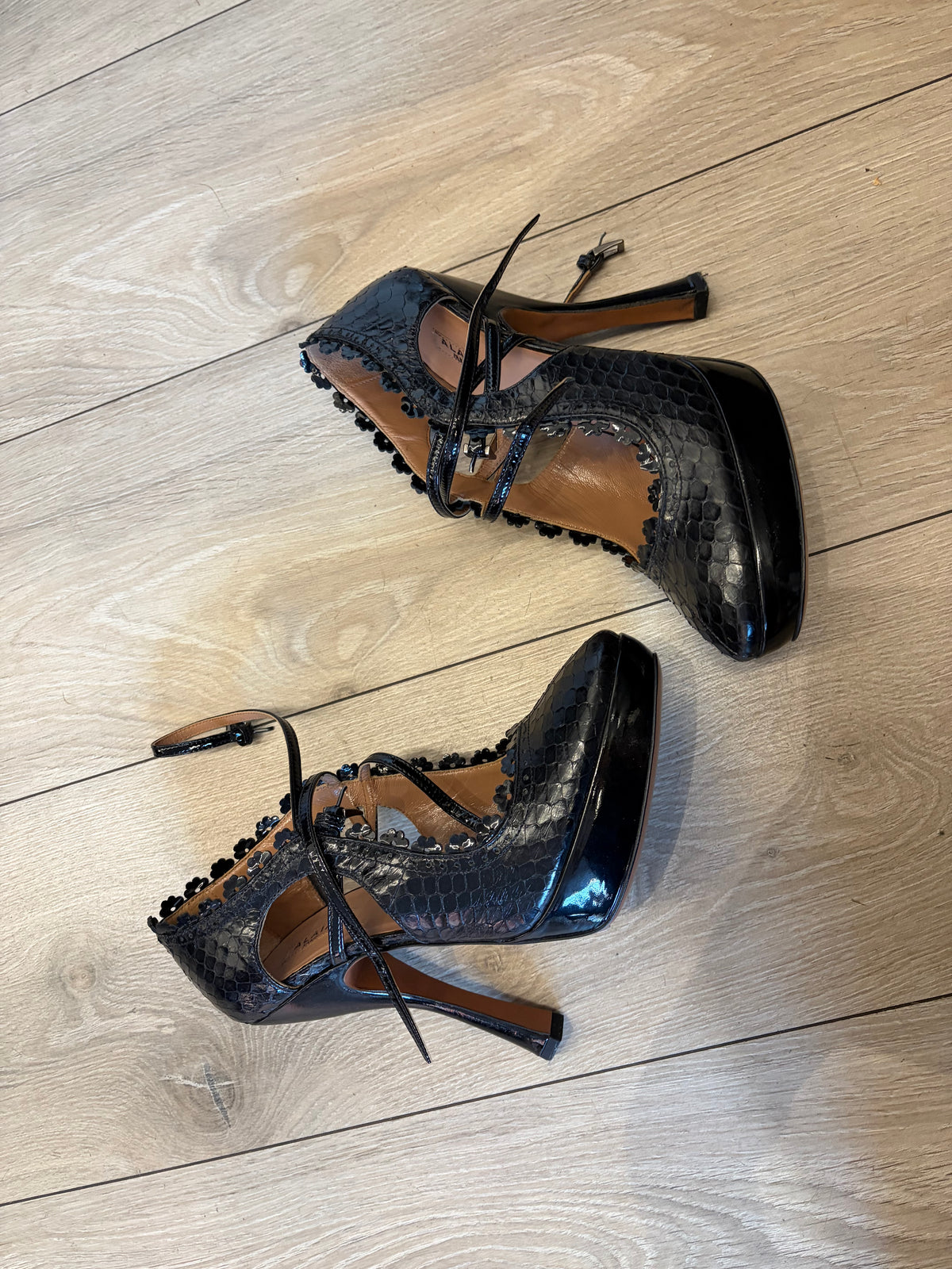 Alaïa Black Floral-Trim Platform Pumps #9618