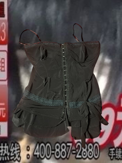 She Breaks Hearts Gently
#10626