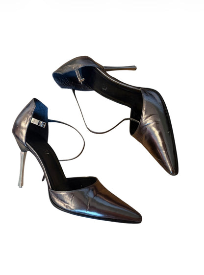 Gucci metallic leather pointed-toe heels for rental