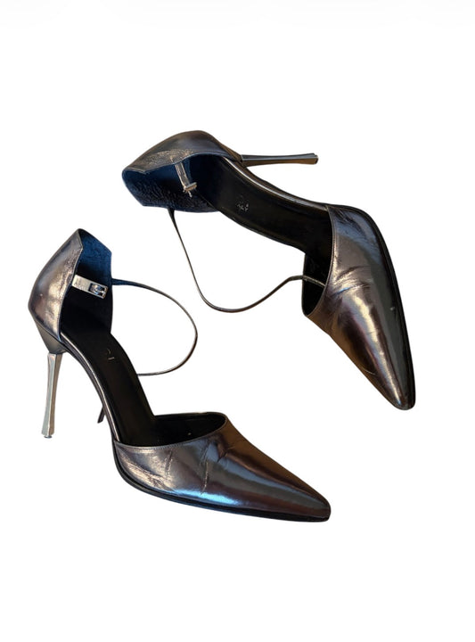 Gucci metallic leather pointed-toe heels for rental