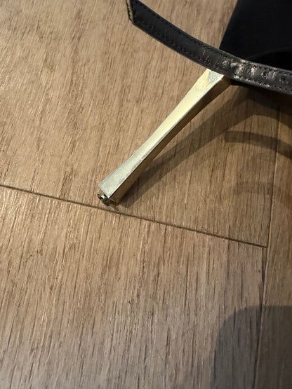 Gucci metallic leather pointed-toe heels for rental