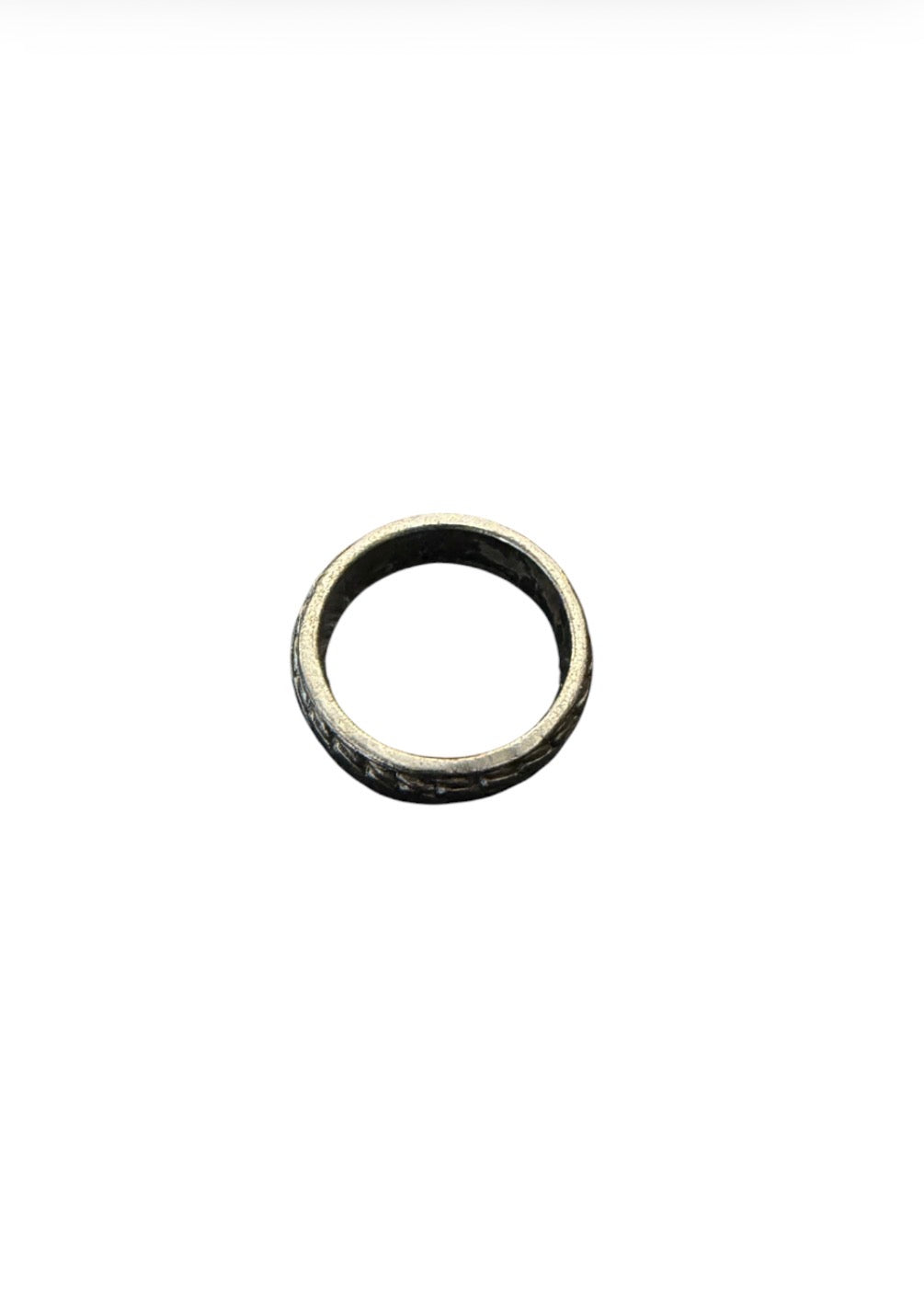 Silver-tone band ring with a dark textured pattern
